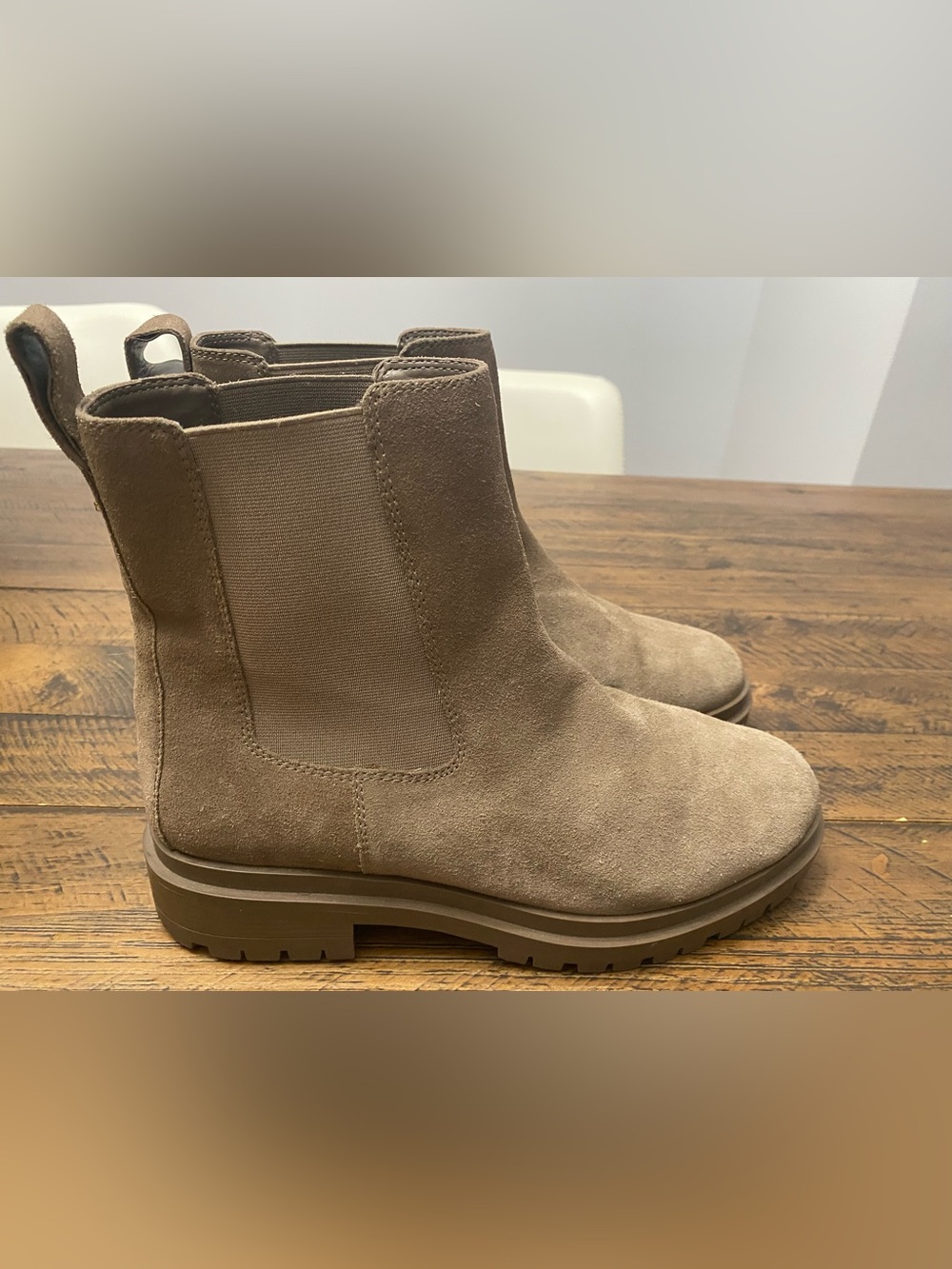 Lauren Ralph Lauren Women’s Corrine Chelsea Boots in Taupe truffle Brown Suede